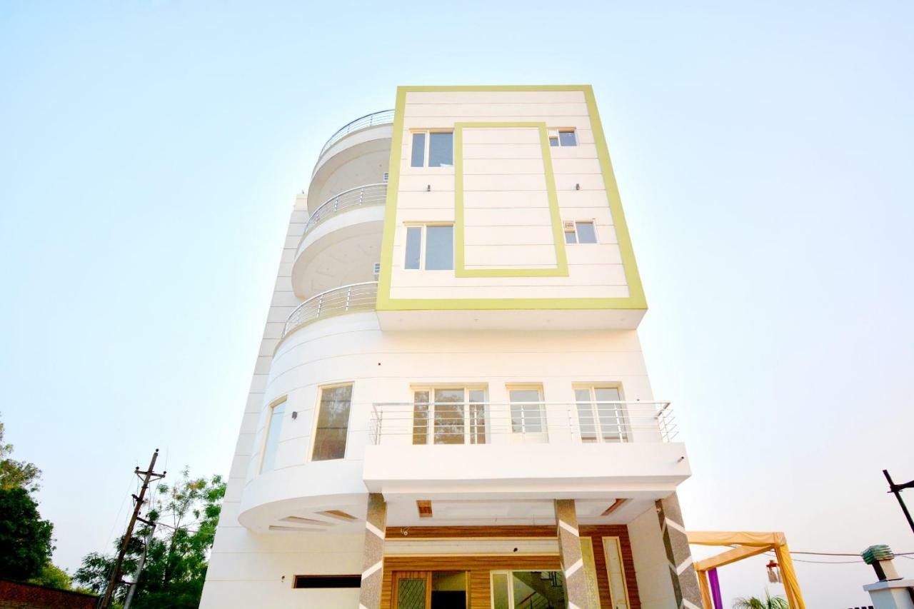 Hotel Oyo 40699 Grand Sokhi Tarn Taran Exterior foto