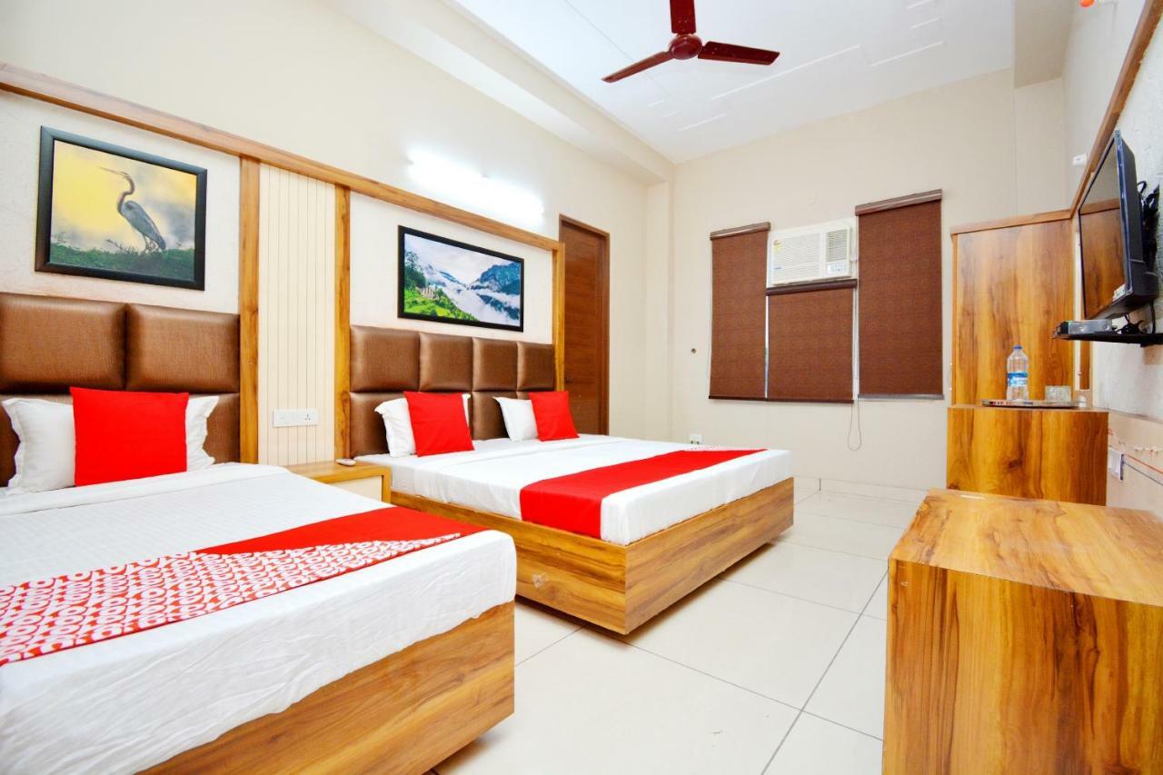 Hotel Oyo 40699 Grand Sokhi Tarn Taran Exterior foto