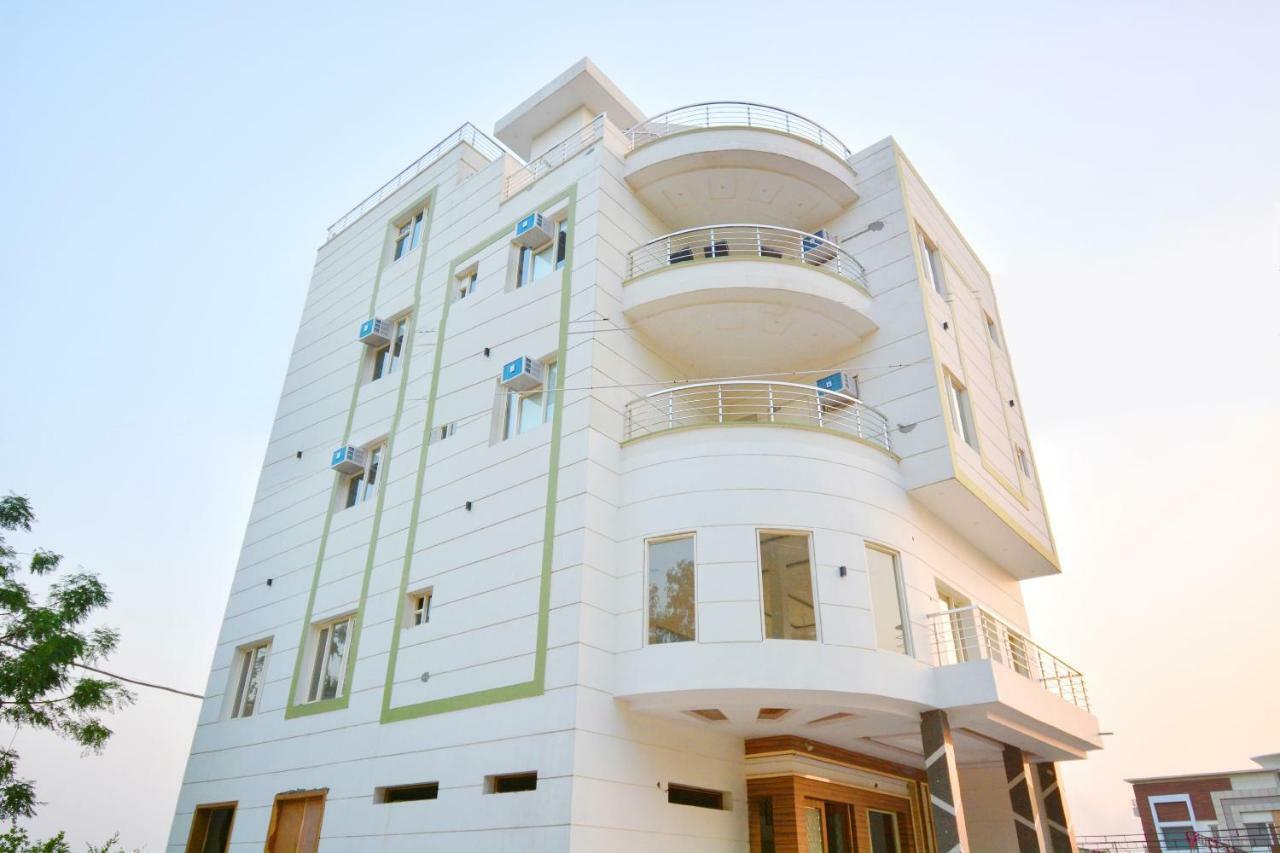 Hotel Oyo 40699 Grand Sokhi Tarn Taran Exterior foto