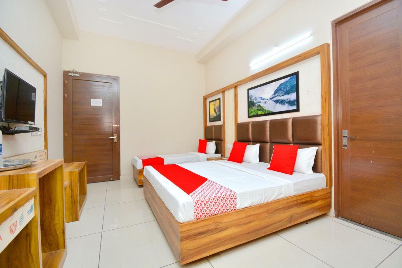 Hotel Oyo 40699 Grand Sokhi Tarn Taran Exterior foto